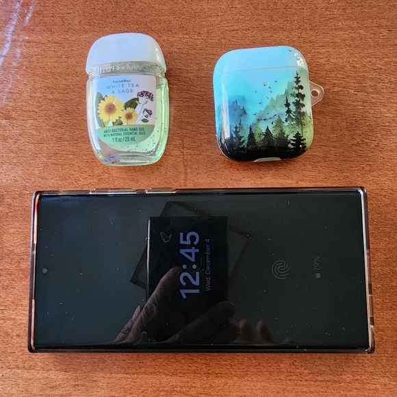 HOBO Black Leather Wallet Clutch - Picture 10 of 12